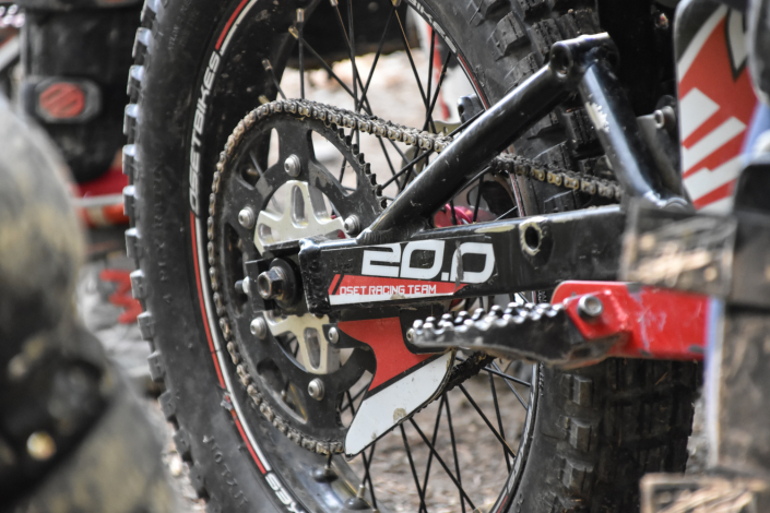 Loue et chaine d'une moto trial 20 pouces en photo