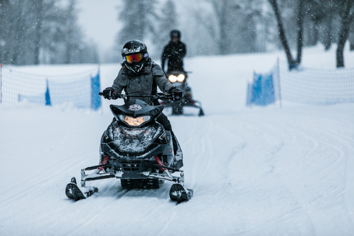 Un apprentissage à votre rythme avec les motoneiges Mountain E-Park à Megève