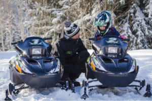 Les enfants toujours à l'écoute du moniteur Mountain E-Park